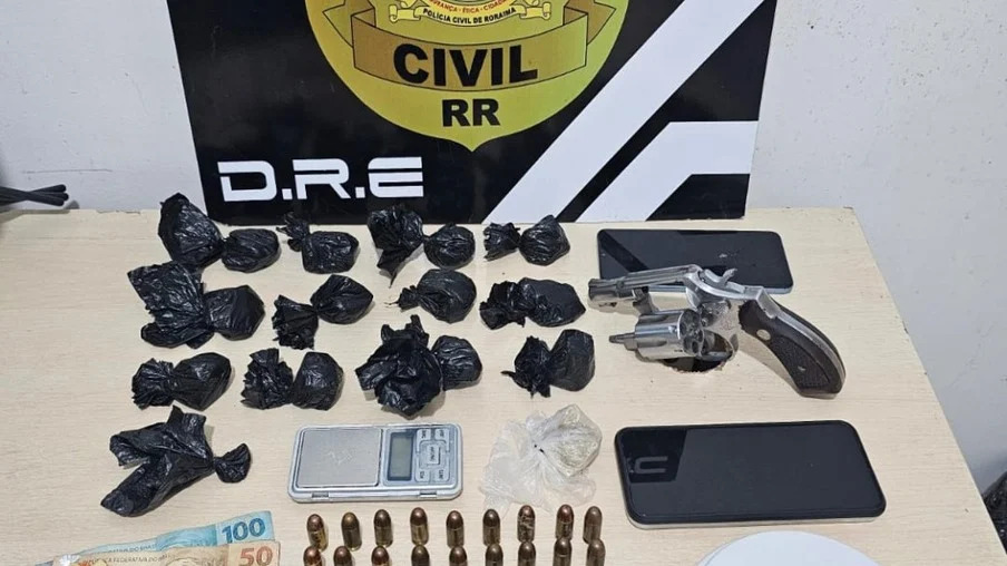 Dupla é presa em flagrante por tráfico, receptação e posse ilegal de arma 